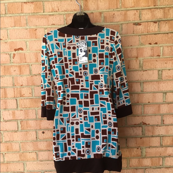 Poly tunic with geometric design - Picture 2 of 4